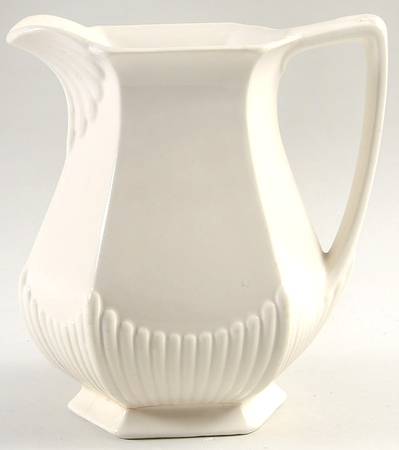 Empress (Cream) 32 Oz Pitcher