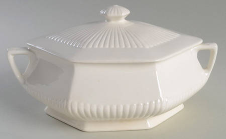 Empress (Cream) Oval Covered Vegetable