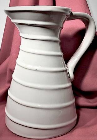 Synergy Beige 72 Oz Pitcher