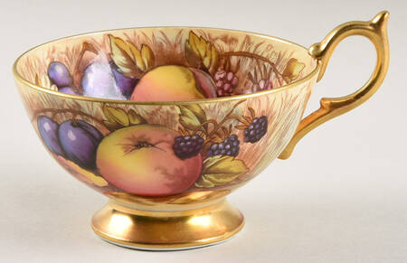 1037 Footed Cup