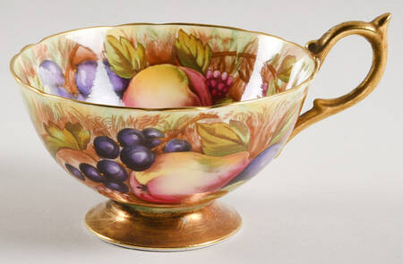 1037 Footed Cup