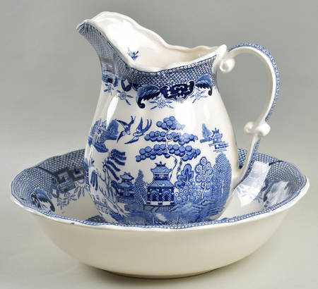 Blue Willow 96 Oz Pitcher and Bowl Set