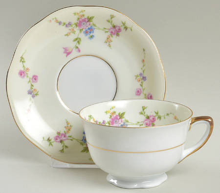 Juliet Footed Cup & Saucer Set