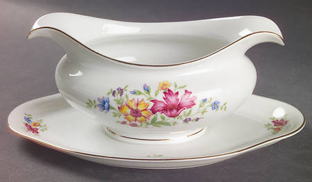 Lorna Gravy Boat with Attached Underplate