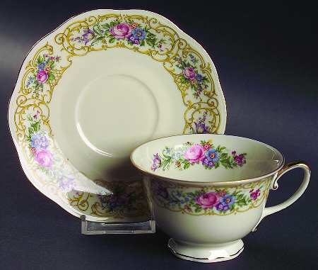 Plaza Footed Cup & Saucer Set by Baronet