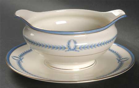 The Trend Gravy Boat with Attached Underplate