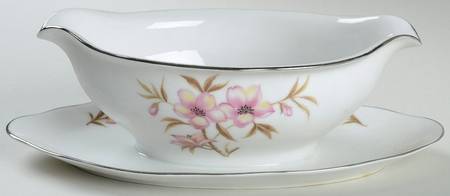 Allegro Gravy Boat with Attached Underplate