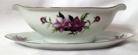 Vogue Gravy Boat with Attached Underplate