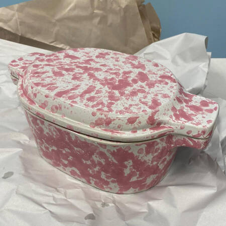 Agate Pink 2 Quart Oval Covered Casserole