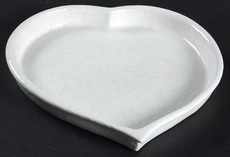 Agate White On White 8" Heart Plate