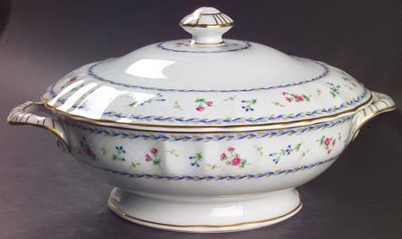 Artois Bleu Round Covered Vegetable
