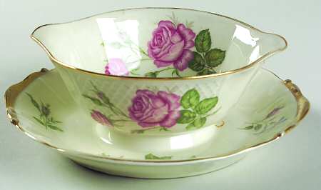 19566 Gravy Boat with Attached Underplate