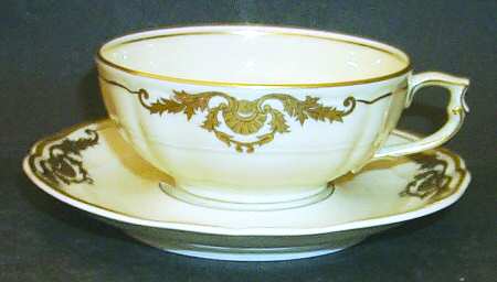 Coquille Flat Cup & Saucer Set