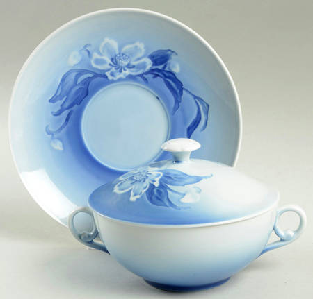 Christmas Rose Cream Soup Bowl & Saucer Set with Lid