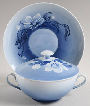 Christmas Rose Flat Cream Soup Bowl & Saucer Set with Lid