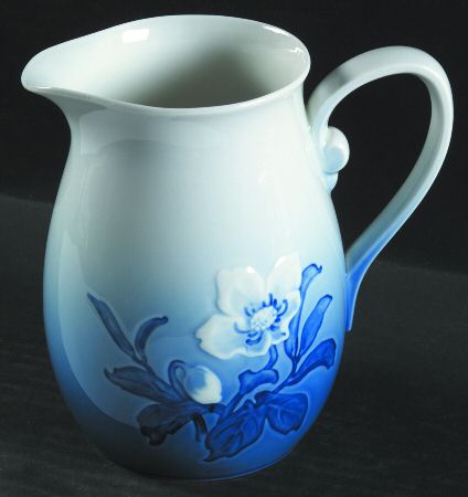 Christmas Rose 24 Oz Pitcher