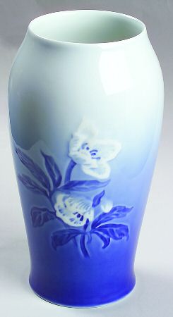 Christmas Rose 8" Vase