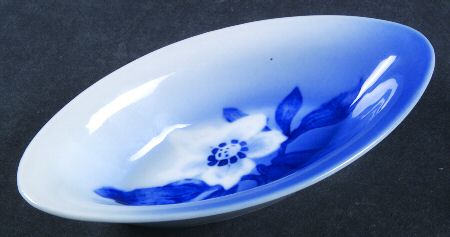 Christmas Rose 5" Oval Nut Dish