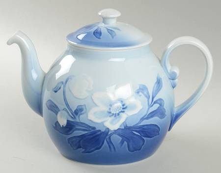 Christmas Rose Teapot & Lid