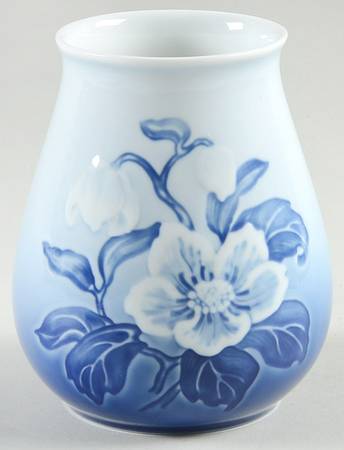 Christmas Rose 4" Vase