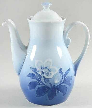 Christmas Rose Coffee Pot & Lid