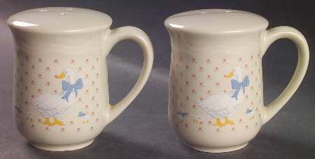 Aunt Rhody Salt & Pepper Set