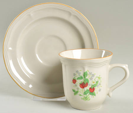 Strawberries Flat Cup & Saucer Set