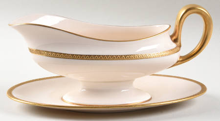 A4 (USA) Gravy Boat with Attached Underplate
