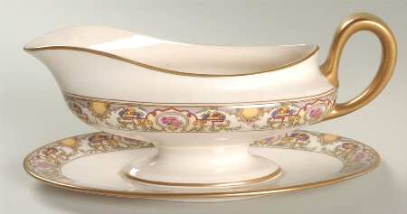 Victoria Gravy Boat with Attached Underplate
