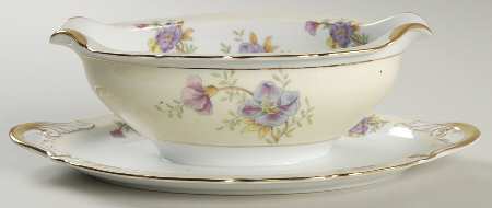 Rambler Rose Gravy Boat with Attached Underplate