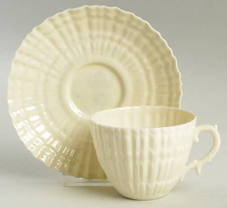 Limpet White (No Trim, Smooth) Flat Cup & Saucer Set