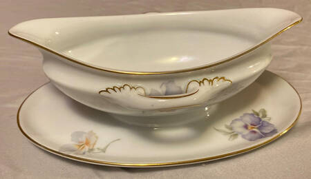 2060 Gravy Boat with Attached Underplate