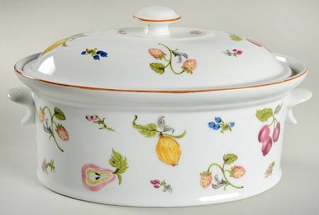 Garden of Eden 2.5 Quart Oval Covered Casserole