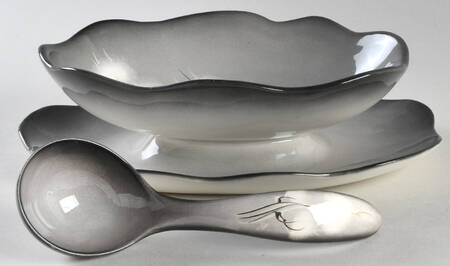 Smoke Tree Black Gray Gravy Boat Attached Underplate & Ladle
