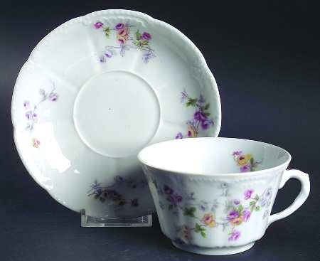 5789 Oversized Cup & Saucer Set
