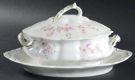 5789 Gravy Boat w/Attached Underplate & Lid
