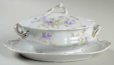 5186 Gravy Boat w/Attached Underplate & Lid