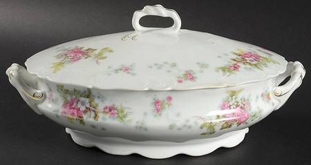 BSS10 Oval Covered Vegetable by Bassett