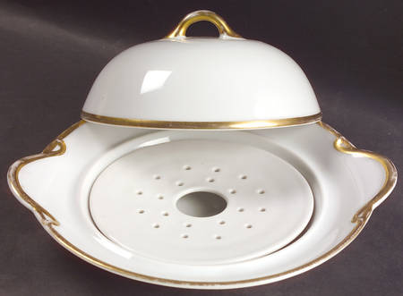 11545 Round Covered Butter with Strainer