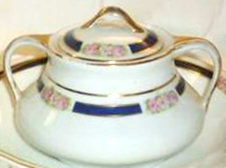 12682 Sugar Bowl & Lid by Bassett