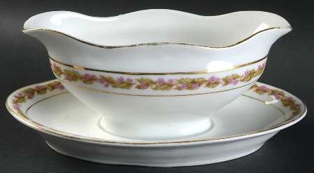 11532 Gravy Boat with Attached Underplate