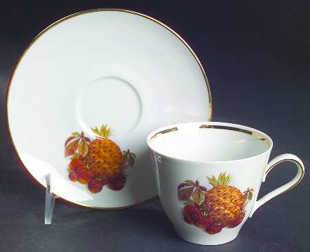 BTH4 (1-16" Gold Trim) Flat Cup & Saucer Set