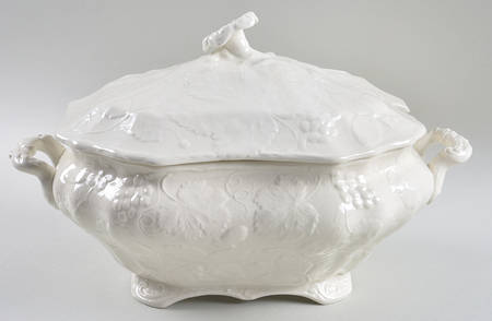 Strawberry and Grape Leaf White (Davenport) Tureen &  Lid