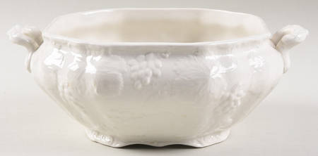 Strawberry and Grape Leaf White (Davenport) Round Vegetable No Lid