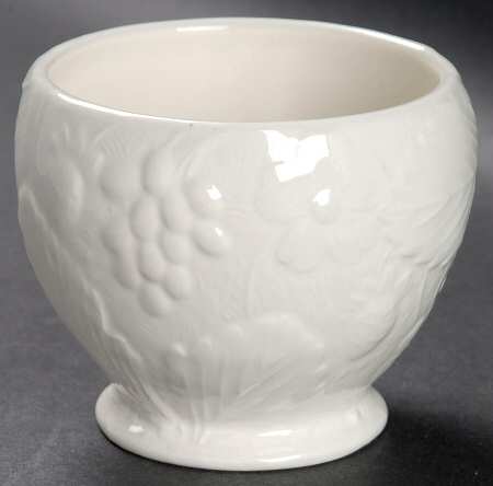 Strawberry and Grape Leaf White (Davenport) Open Sugar Bowl