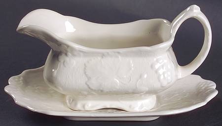 Strawberry and Grape Leaf White (Davenport) Gravy Boat & Underplate