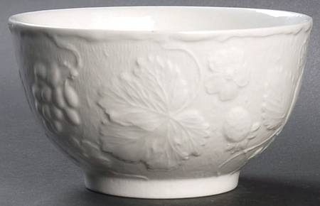 Strawberry and Grape Leaf White (Davenport) Cranberry Bowl
