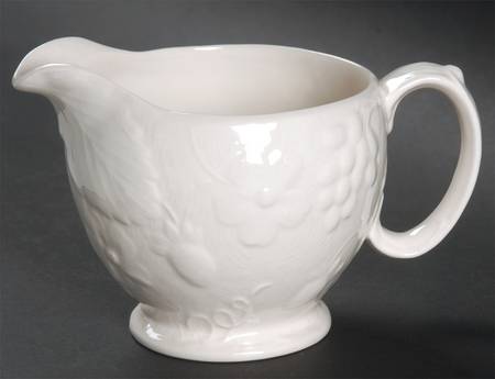 Strawberry and Grape Leaf White (Davenport) Creamer