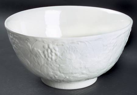 Strawberry and Grape Leaf White (Davenport) 9" Chinese Bowl