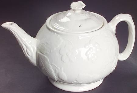 Strawberry and Grape Leaf White (Davenport) Teapot & Lid